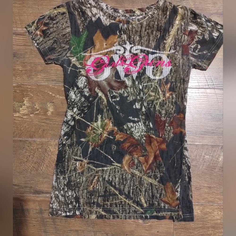 Girls with guns tshirt